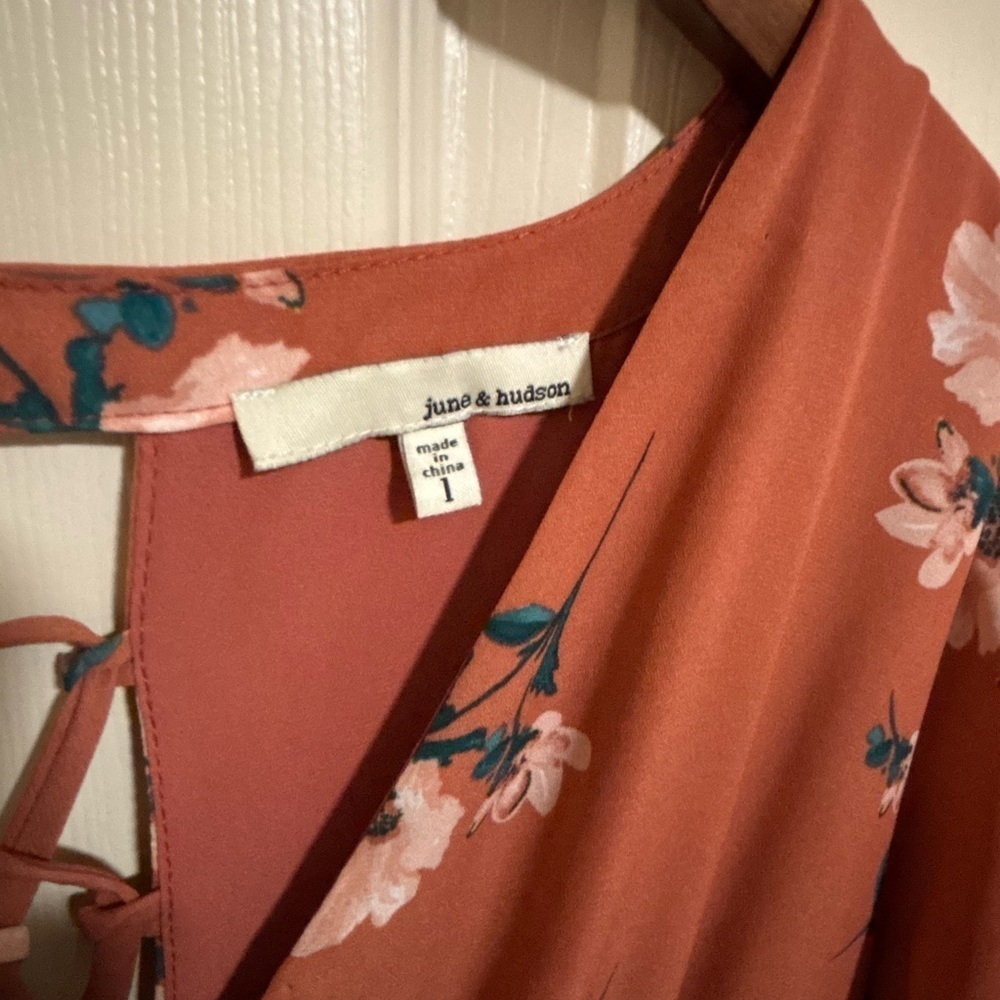 June & Hudson Floral spring Wrap Hi-Low Lace-Up Back bold print vacation dress - Picture 4 of 8